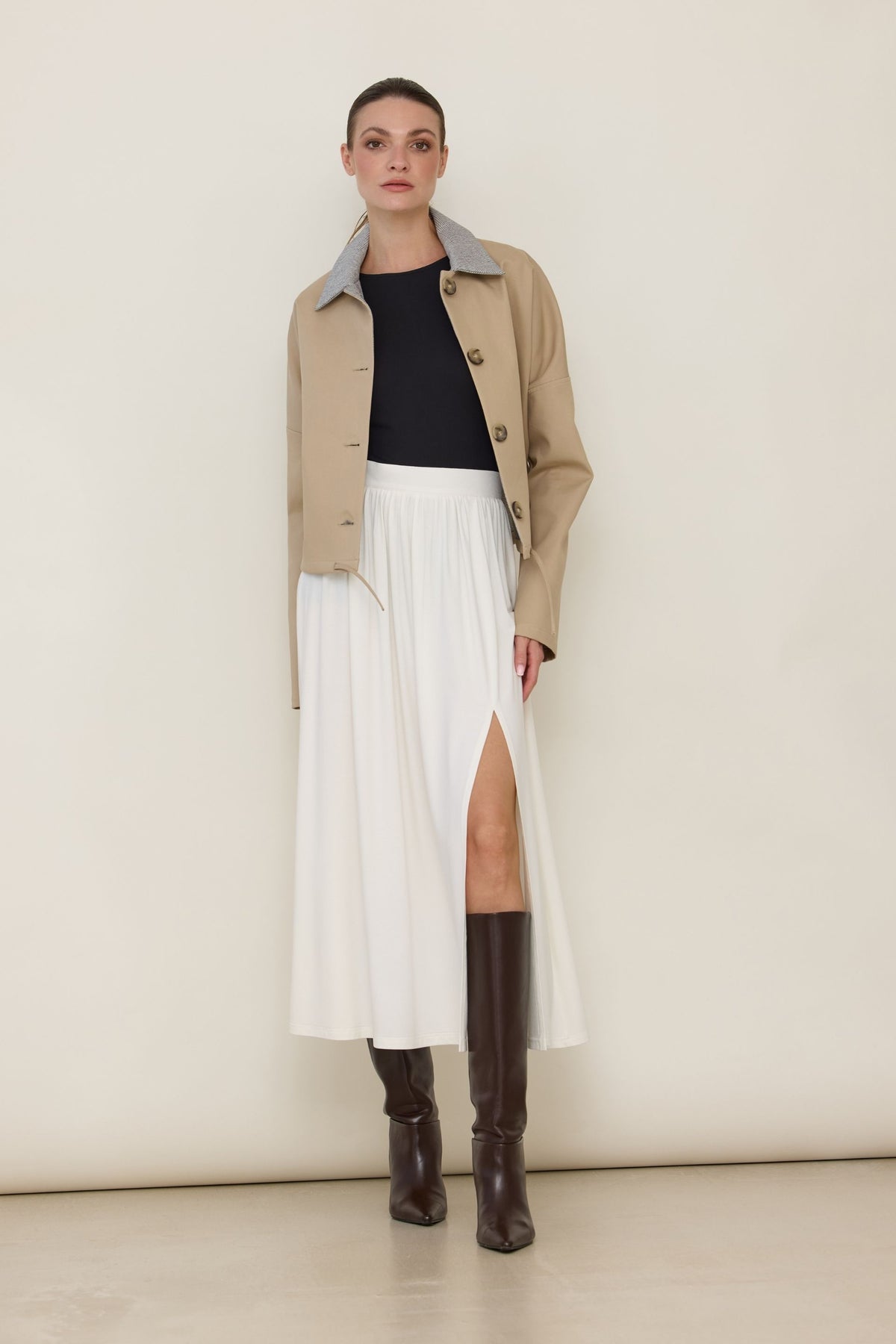 Trench coat with contrast collar, black